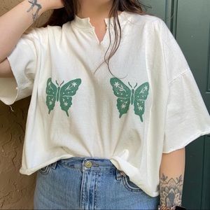 Butterfly oversized crop top 🦋
